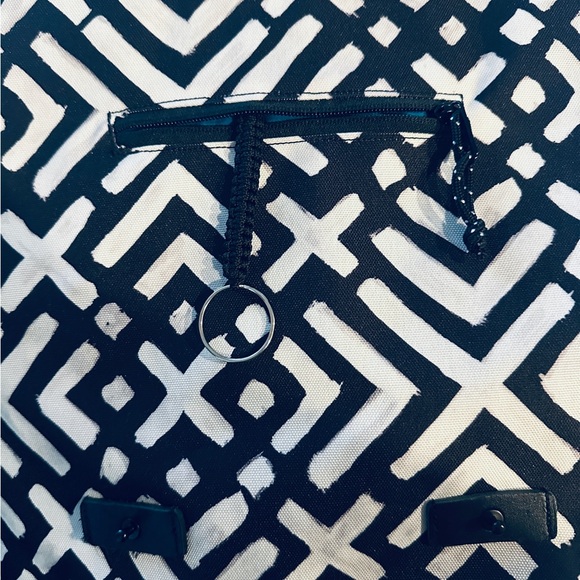 Burton Taylor Backpack B+W X design Zipper pocket key ring Divided inside pocket - Picture 6 of 6